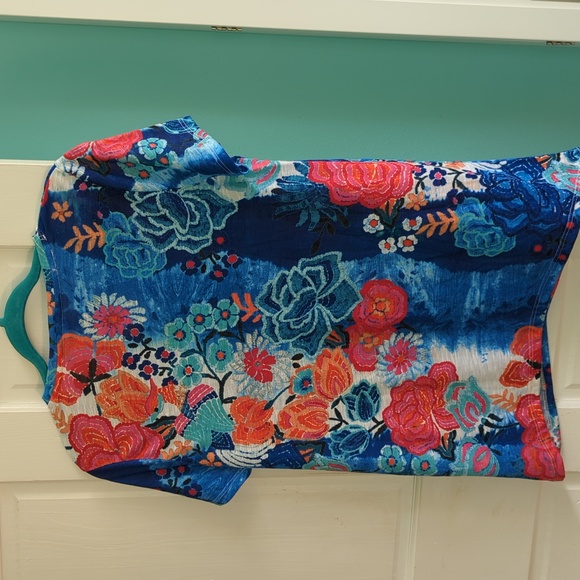 Thomas & Olivia Woman's Shirt - Picture 4 of 6